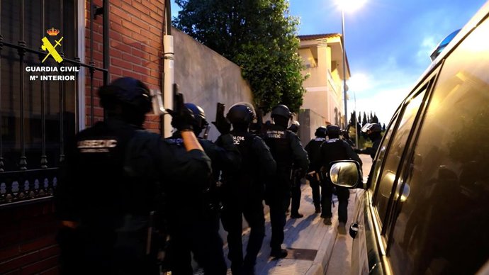 Sete pessoas foram presas em Alicante acusadas de roubar mais de 100.000 euros de 42 vítimas em várias províncias da Espanha.