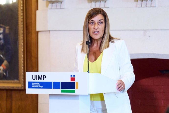 La presidenta de Cantabria, María José Sáenz de Buruaga, interviene e el encuentro 'De la idea a la acción: Los 30 años del Comité de las Regiones y la evolución de la política de cohesión', en el Palacio de la Madalena