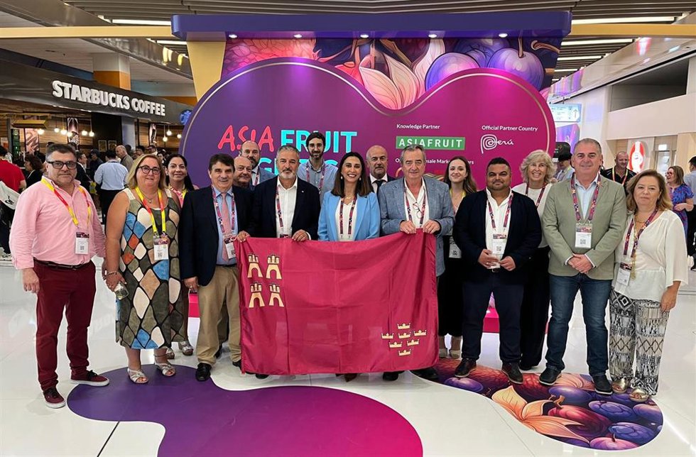 La consejera Sara Rubira, junto con el resto de la delegación regional que participa en la edición de 2025 de Asia Fruit Logistica
