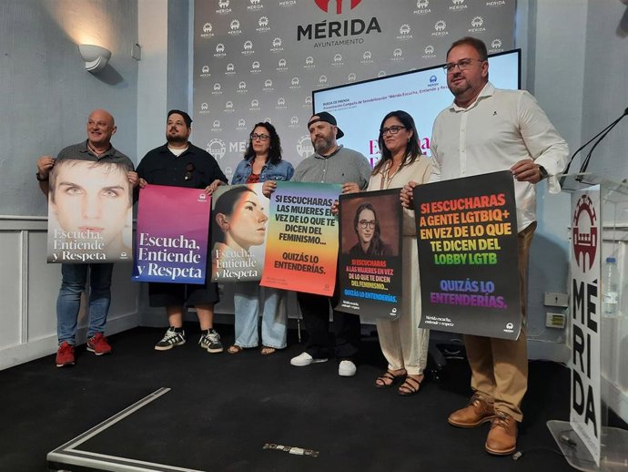 Presentación en el Ayuntamiento de Mérida de una campaña contra los mensajes de odio