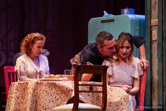 Archivo - La adaptación teatral de David Serrano que se podrá disfrutar en el Teatro del Soho CaixaBank cuenta con Nathalie Poza y Pablo Derqui como protagonistas, en los papeles de Blanche y Stanley, así como María Vázquez, Carmen Barrantes y Jorge Usón.