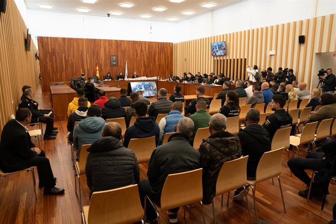 Archivo - Vista general de la primera jornada del macrojuicio en la Audiencia Provincial de Pontevedra, contra 28 acusados por el transporte de 3,8 toneladas de cocaína a bordo del buque Karar.