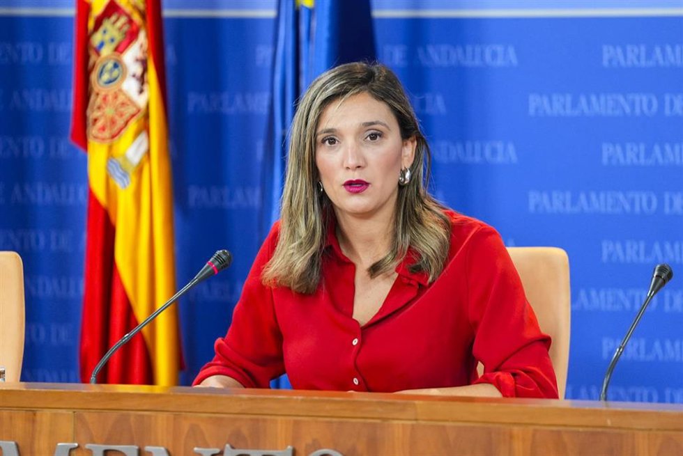 La portavoz del Grupo Parlamentario Socialista, María Márquez, durante la ronda de ruedas de prensa de portavoces de los grupos parlamentarios en el Parlamento de Andalucía, a 3 de septiembre de 2025 en Sevilla (Andalucía, España). Los portavoces de los