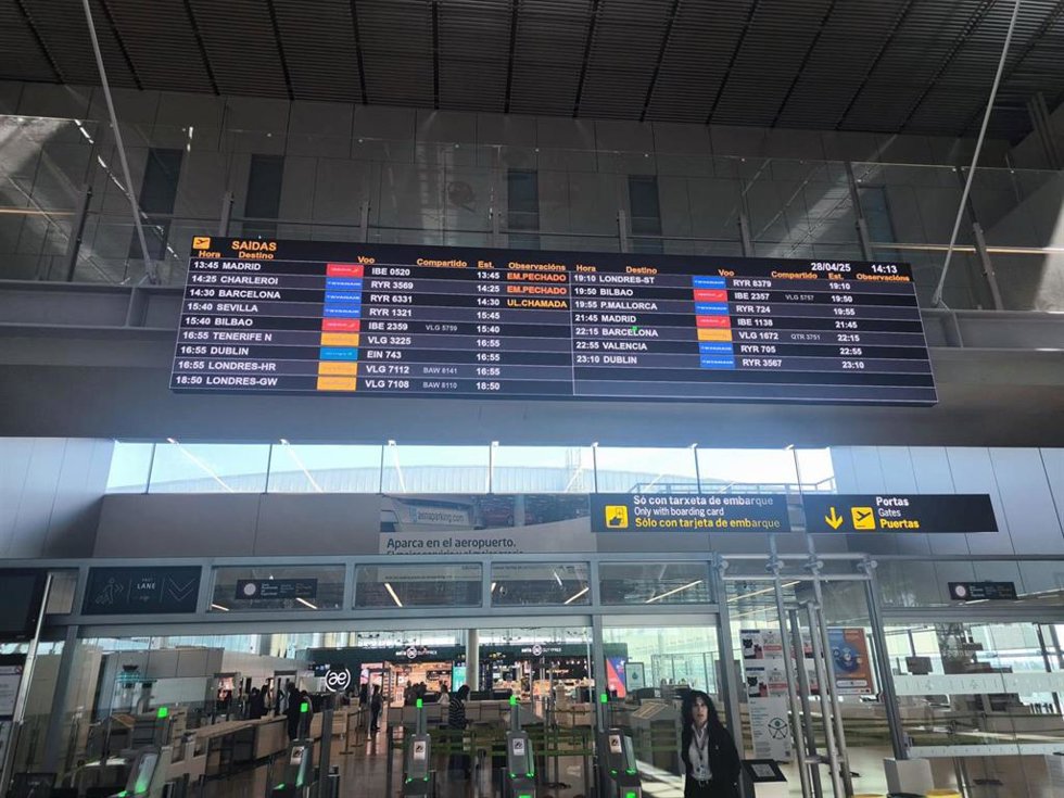 Archivo - Imagen del aeropuerto de Lavacolla.
