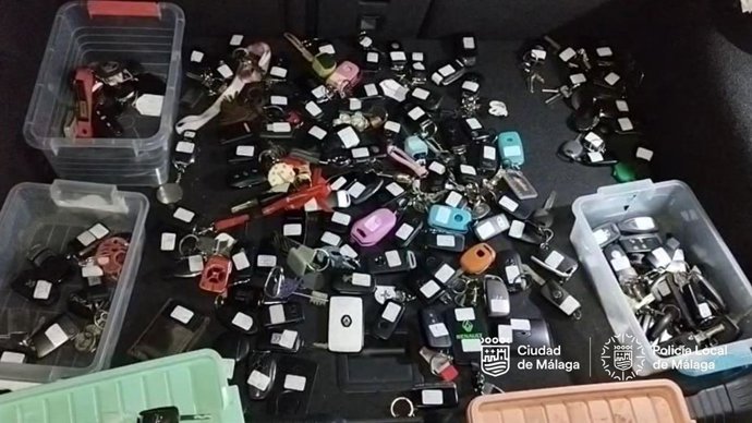 Llaves de vehículos en depósito de una empresa supuestamente ilegal.