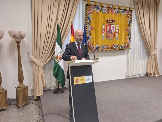 Archivo - El subdelegado del Gobierno en Málaga, Javier Salas, en rueda de prensa en una imagen de archivo.