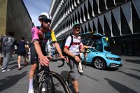 Interrumpida durante unos minutos la Vuelta tras una protesta en contra de Israel en el Alto de Enekuri en Bilbao