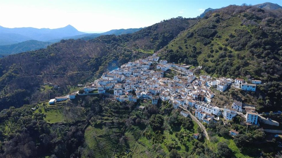 Archivo - Vista del municipio de Benalauría, en el Valle del Genal de la Serranía de Ronda.