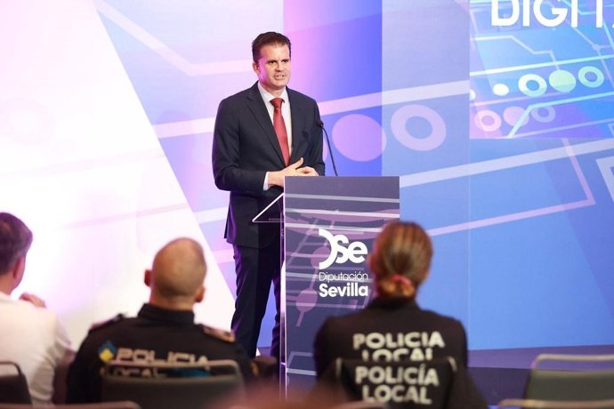 Antonio Jesús Muñoz explica el refuerzo de Inpro a la asistencia técnica integral a los municipios de la provincia.