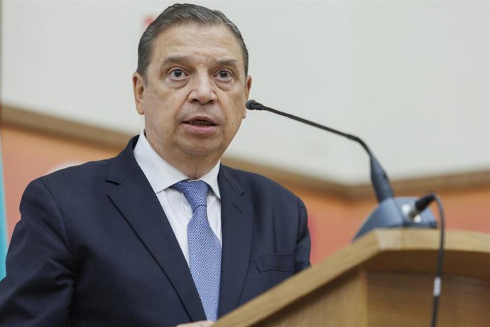 El ministro de Agricultura, Pesca y Alimentación, Luis Planas, durante la inauguración del XV Congreso de Economía Agroalimentaria, en Granada.