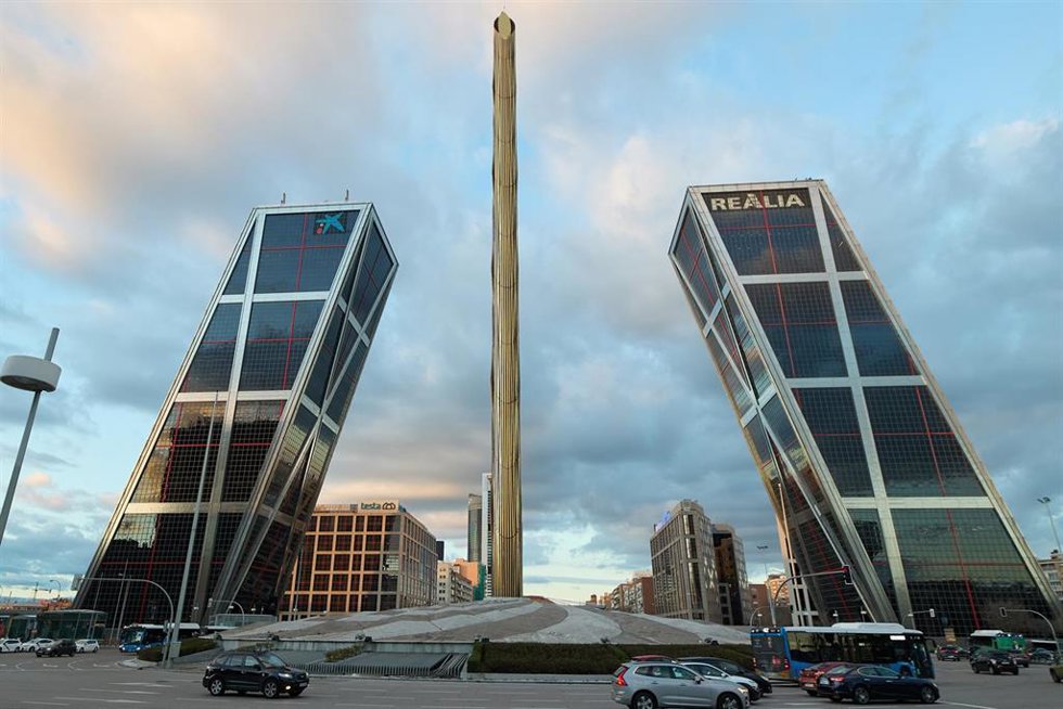 Archivo - Vista del Obelisco de Calatrava, en la Plaza de Castilla