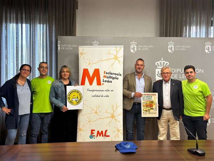 El Palacio de los Guzmanes, sede de la Diputación de León, acoge la presentación de la V Retroclásica La Virgen del Camino.