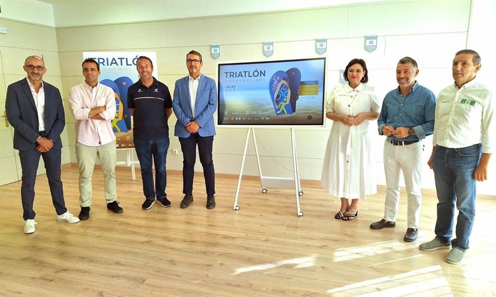 Más de 1.500 deportistas participarán en la Liga Nacional de Clubes de Triatlón, que se celebrará en Torremolinos. Ayuntamiento, Diputación y Junta han presentado el evento junto a la Federación Nacional y Andaluza de este deporte.