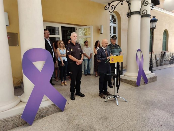 El subdelegado del Gobierno central en Málaga, Javier Salas, tras una concentración en repulsa al último caso de violencia machista conocido en Andalucía.