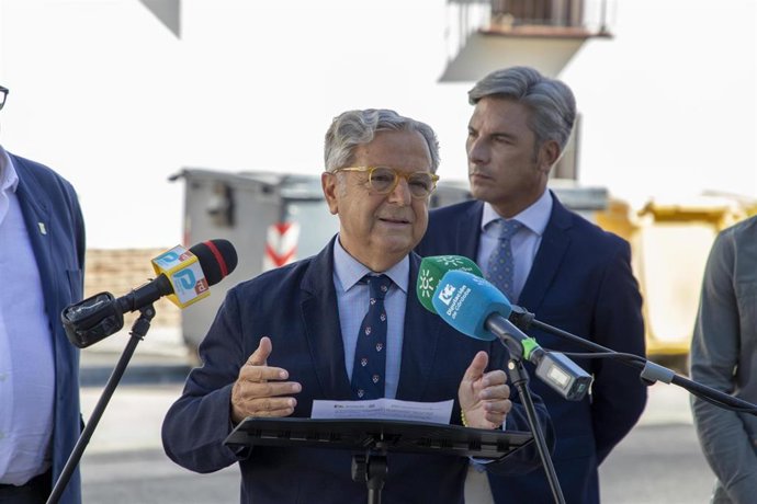 El presidente de la Diputación, Salvador Fuentes, interviene ante los medios de comunicación.