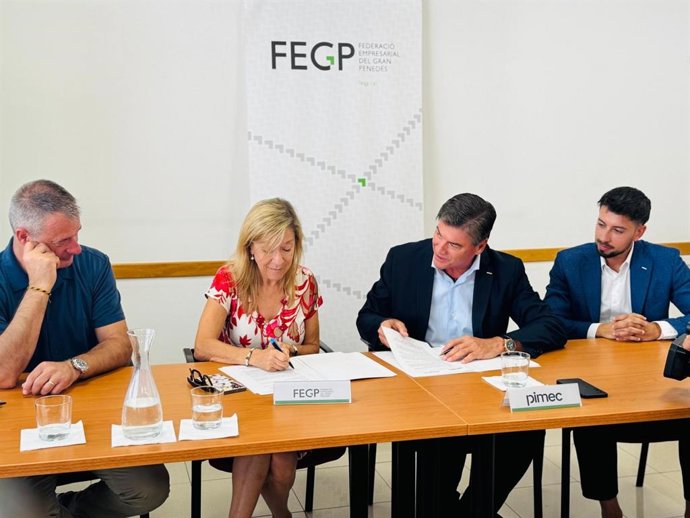 El president de Pimec, Antoni Cañete, i la presidenta de la FEGP, Neus Lloveras