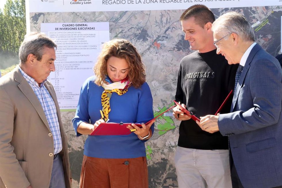 María González Corral, durante su visita a la zona regable del río Aranzuelo (Burgos).