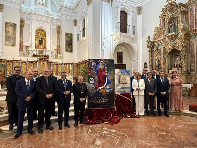 Autoridades en la presentación oficial de la Margan Mariana de Huelva.