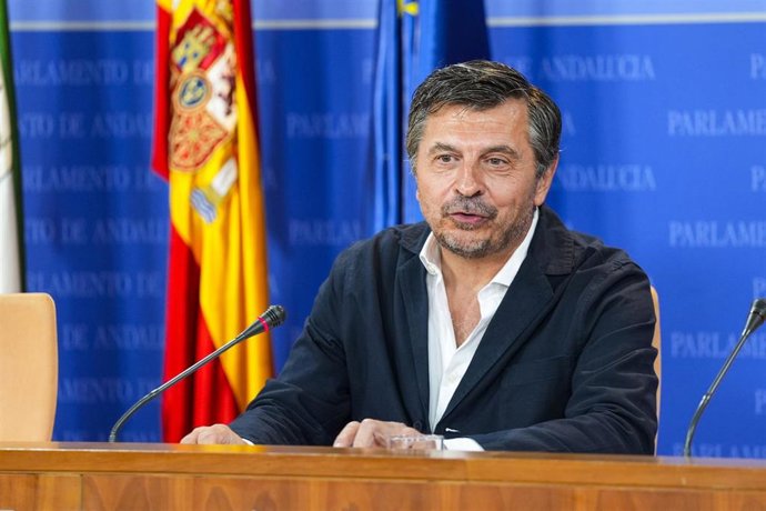 El portavoz del Grupo Parlamentario Popular, Toni Martín, durante la ronda de ruedas de prensa de portavoces de los grupos parlamentarios en el Parlamento de Andalucía, a 3 de septiembre de 2025 en Sevilla (Andalucía, España). Los portavoces de los grupos