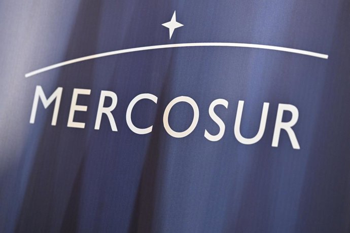 Archivo - FILED - 06 December 2024, Uruguay, Montevideo: The Mercosur logo can be seen on the sidelines of the summit of the economic alliance. The European Free Trade Area - made up of Switzerland, Norway, Liechtenstein and Iceland - has followed the exa