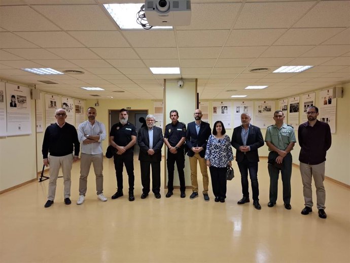 Inauguración en la Biblioteca Pública de León de la exposición 'Rolando 2:15 - 2:45. 50 años de la primera masacre de ETA'.