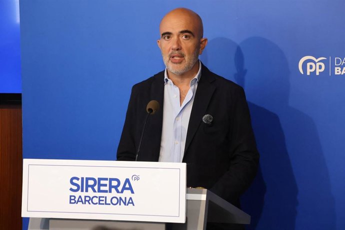 El líder del PP en el Ayuntamiento de Barcelona, Daniel Sirera, en rueda de prensa este miércoles