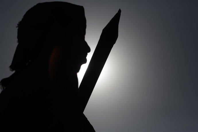 Archivo - Imagen de uno de los rebeldes hutíes