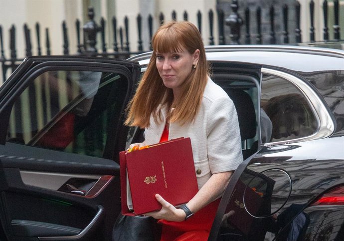 Archivo - Arquivo - 22 de julho de 2025, Londres, Inglaterra, Reino Unido: ANGELA RAYNER, Secretária de Estado para Habitação e Comunidades e Vice-Primeira-Ministra, chega ao número 10 da Downing Street enquanto o gabinete se reúne.