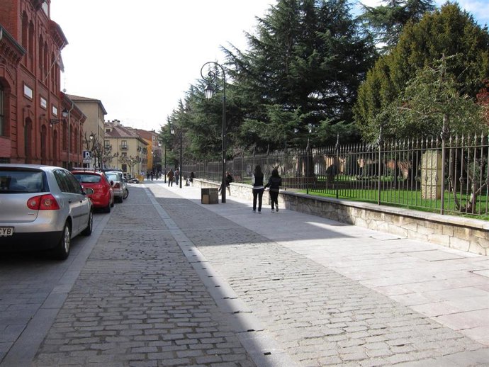 Archivo - Inmediaciones del parque del Cid en León capital, donde se desarrollarán los conciertos de música modernista este sábado.