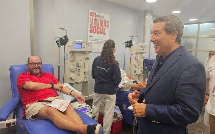 El conseller de Sanidad, Marciano Gómez, visita la sede del Centro de Transfusión en Valencia