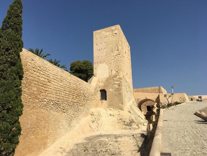 Archivo - Arxiu - Imatge d'arxiu del fossat de l'Albacar d'Enmig del Castell de Santa Bàrbara a Alacant