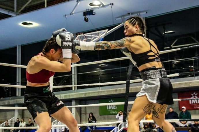 Cristina Navarro peleando.