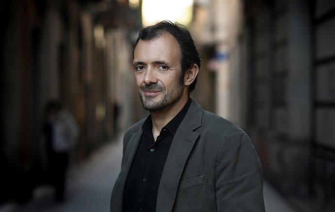 El escritor retrata uno de los problemas que afectan a la sociedad y alerta de que España es líder en benzodiazepinas.