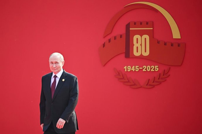 03 de setembro de 2025, China, Pequim: O presidente russo Vladimir Putin chega para um desfile militar que marca o 80º aniversário da vitória sobre o Japão militarista e o fim da Segunda Guerra Mundial. Foto: Sergei Bobylev/TASS via ZUMA Press/dpa