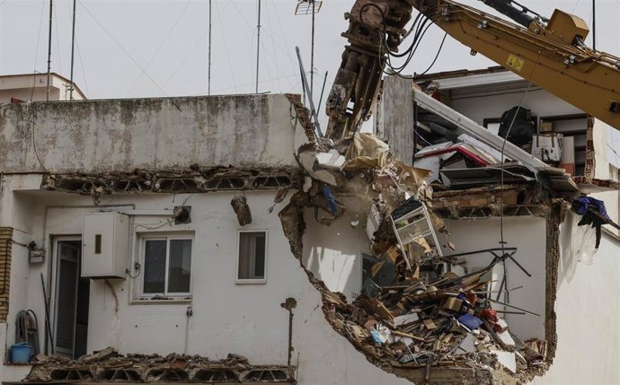 Archivo - Derribo de viviendas tras la dana. Archivo. 