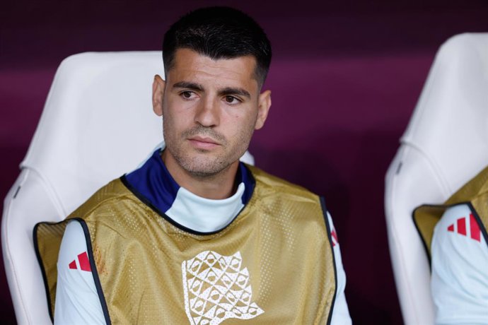 Archivo - Alvaro Morata, da Espanha, observa durante a partida da semifinal da Liga das Nações da UEFA entre Espanha e França na Stuttgart Arena em 5 de junho de 2025, em Stuttgart, Alemanha.