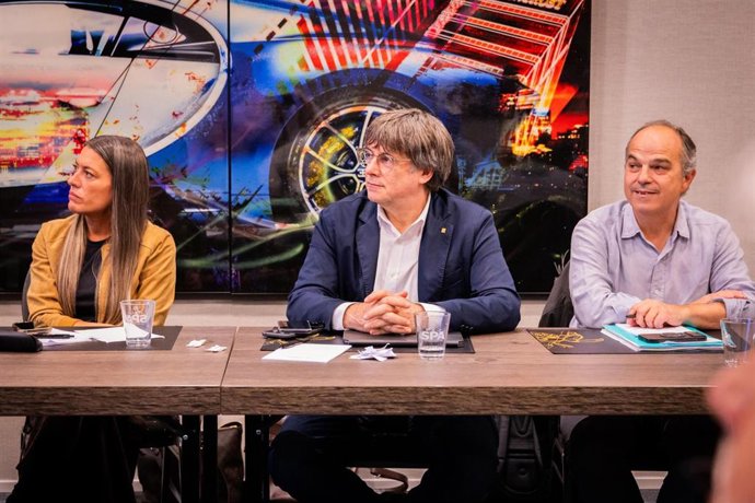 Carles Puigdemont, Jordi Turull y Míriam Nogueras durante la reunión