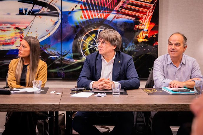 Carles Puigdemont, Jordi Turull y Míriam Nogueras durante la reunión