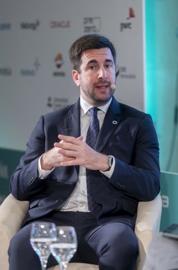 Archivo - El presidente de Cox, Enrique Riquelme, durante el ‘I Observatorio de la Energía’, en la Universidad Camilo José Cela, a 25 de noviembre de 2024, en Madrid (España). Organizado por El Español e Invertia el foro reúne expertos del sector para ana