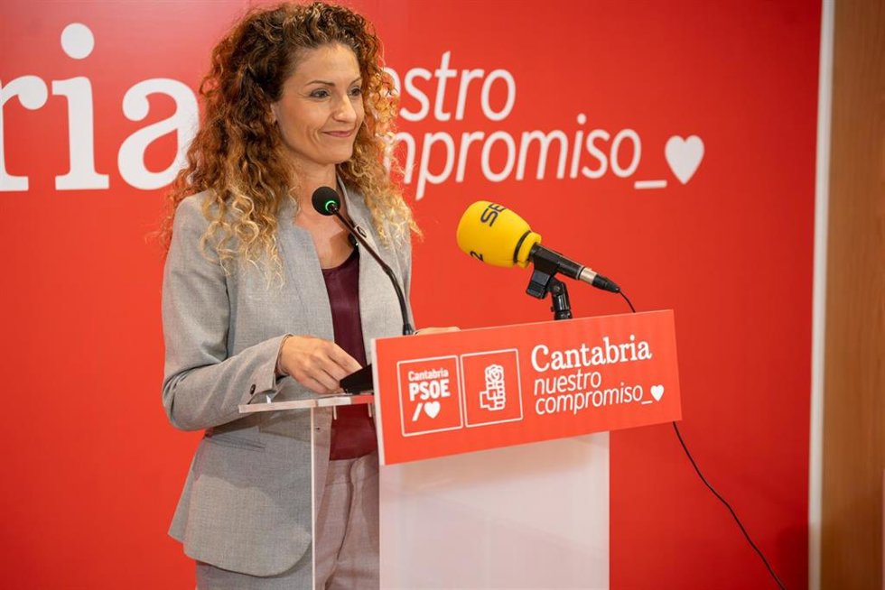 Archivo - La portavoz de la Comisión Ejecutiva Autonómica del PSOE de Cantabria, Ainoa Quiñones