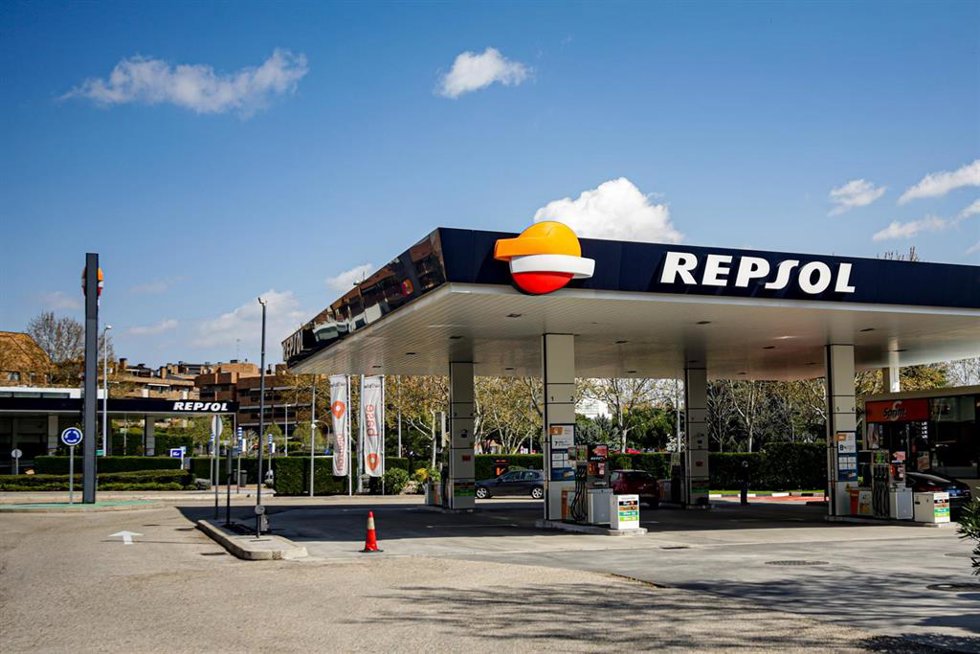 Archivo - Gasolinera de Repsol ubicada en Madrid.