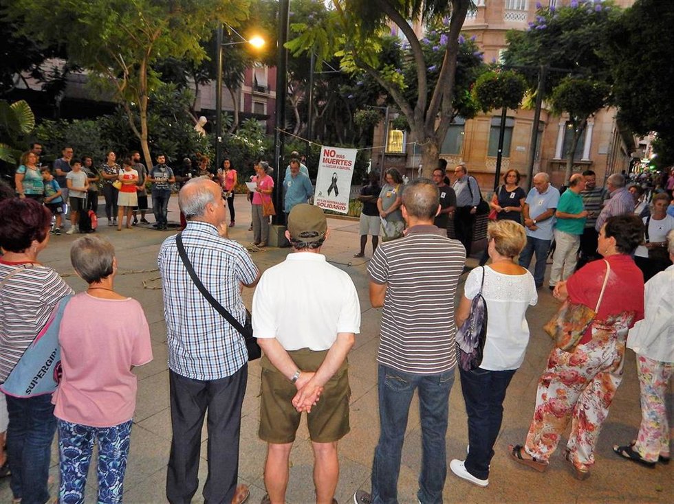 Archivo - Una de las concentraciones de Almería Acoge por la muerte de inmigrantes en el mar. 