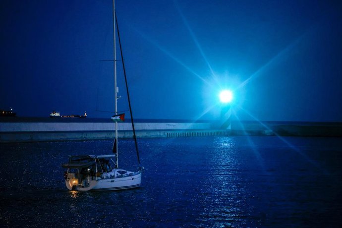 La Global Sumud Flotilla vuelve a partir desde el Puerto de Barcelona, a 1 de septiembre de 20256, en Barcelona, Catalunya (España). La veintena de embarcaciones de la Global Sumud Flotilla que tuvieron que regresar el domingo por la noche al Puerto de Ba