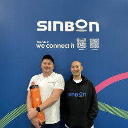 Swobbee’s CEO Thomas Duscha (left) and SINBON’s Associate Corporate Business Development Director Alex Shiung (right) announce the strengthened strategic partnership to advance sustainable urban mobility