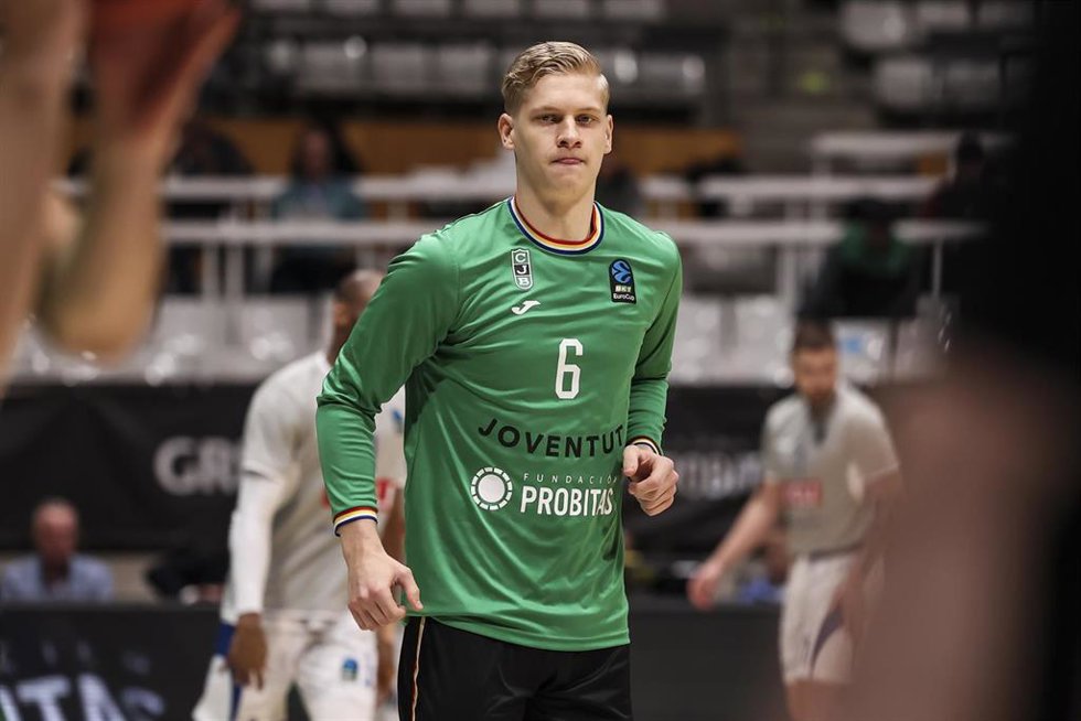 Archivo - Keye van Der Vuurst, en un calentamiento del Joventut Badalona.