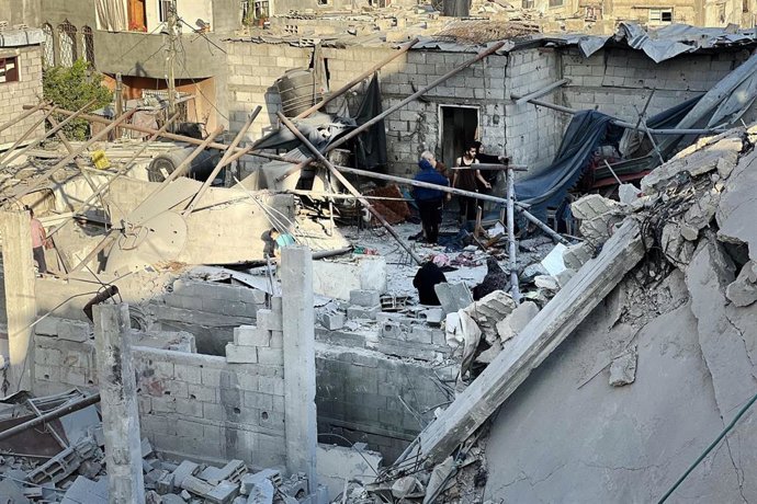 Vista de una vivienda derruida por el ataque de Israel en Al Bureij, en el centro de la Franja de Gaza 