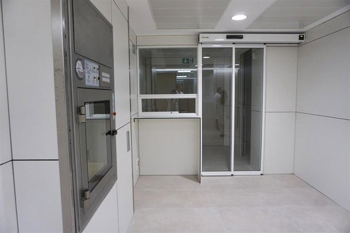 Aspecto del Área de Farmacia del Hospital Reina Sofía previo a su equipamiento.