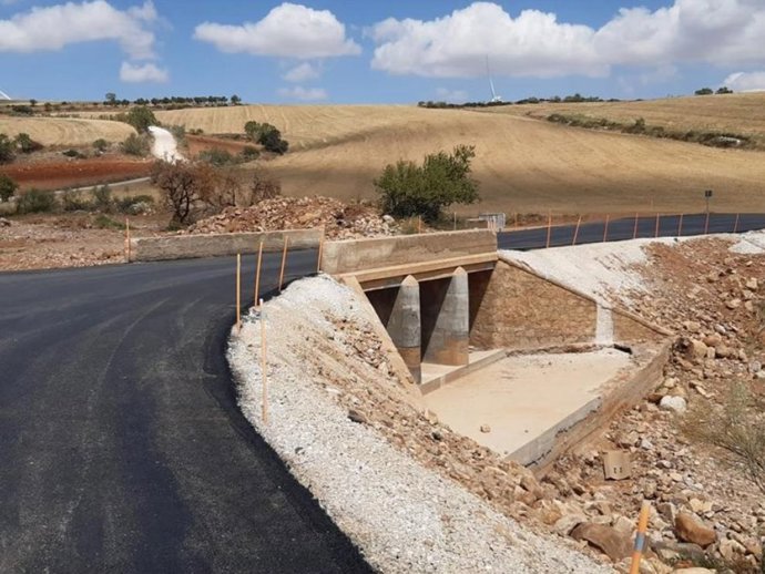 Las obras han consistido en la reparación de las obras de drenaje y en la restitución del firme.