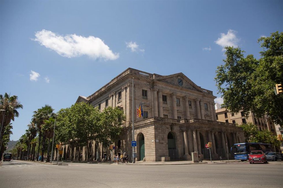 Archivo - Fachada del edificio de la Llotja de Mar