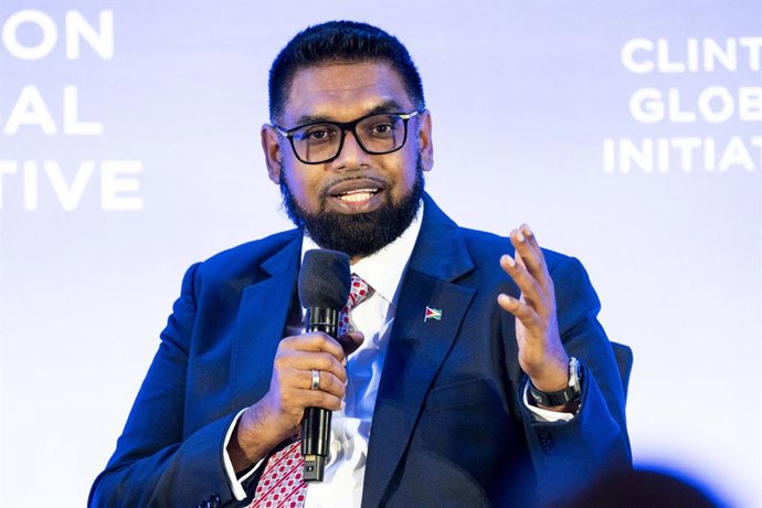 Archivo - Arquivo - 23 de setembro de 2024, Cidade de Nova York, Nova York, Estados Unidos: MOHAMED IRFAAN ALI, Presidente da República Cooperativa da Guiana, discursando na conferência da Clinton Global Initiative no hotel Hilton Midtown, na cidade de No
